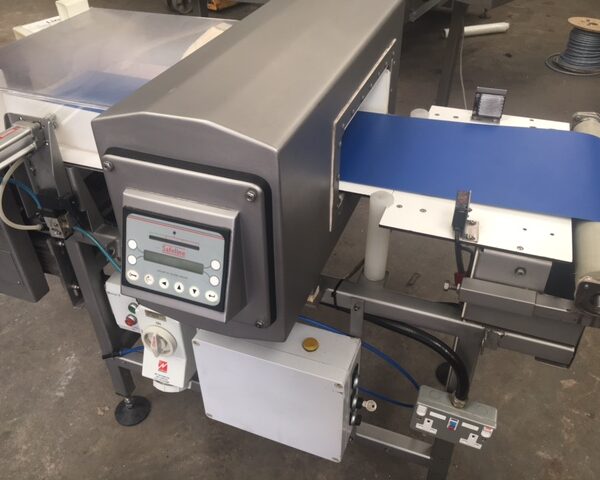 Safeline Metal Detector